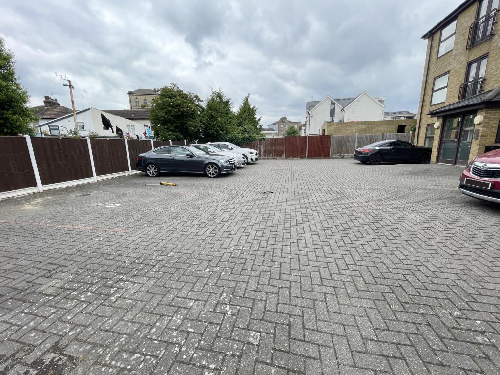 Lot: 68 - ENTIRE FREEHOLD BUILDING OF SIX FLATS ALL LET ON ASSURED SHORTHOLD TENANCIES - outside image of parking area from gate